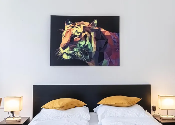 Apartamento Explore Vienna: 1br Retreat Near Westbahnhof Viena