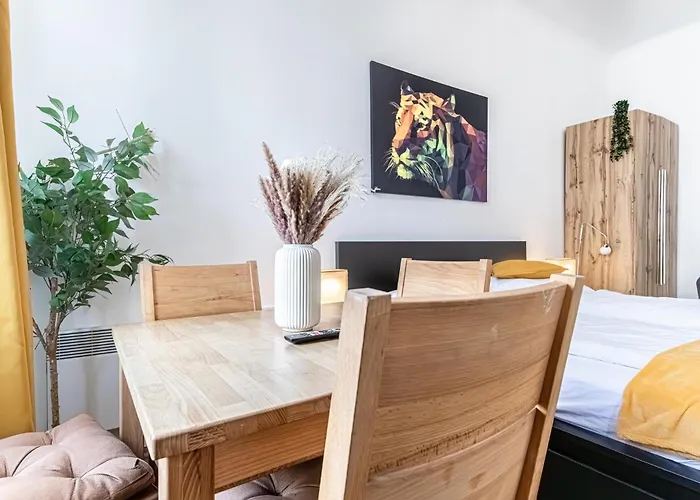 Apartamento Explore Vienna: 1br Retreat Near Westbahnhof Viena